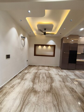 Room in 4 BHK Builder Floor at Green Fields Colony – for Sale