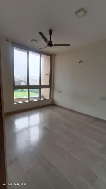 Room in 3 BHK Apartment at Hiranandani Estate Rodas Enclave, Ghodbunder Road – for Rent