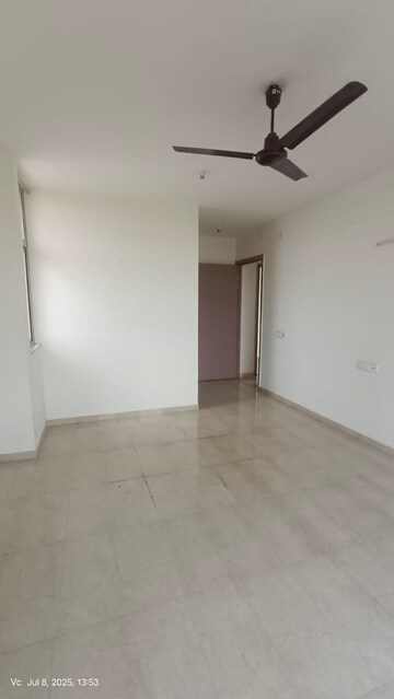 Room in 3 BHK Apartment at Hiranandani Estate Rodas Enclave, Ghodbunder Road – for Rent