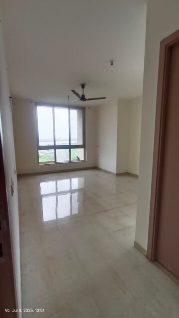 Room in 3 BHK Apartment at Hiranandani Estate Rodas Enclave, Ghodbunder Road – for Rent