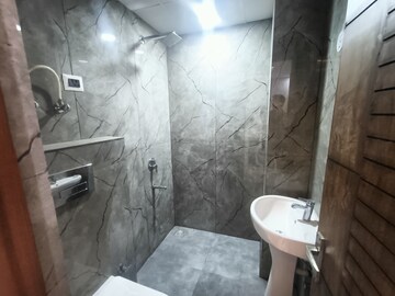 Bathroom in 3 BHK Builder Floor at Rps Palms, Sector 88 – for Sale