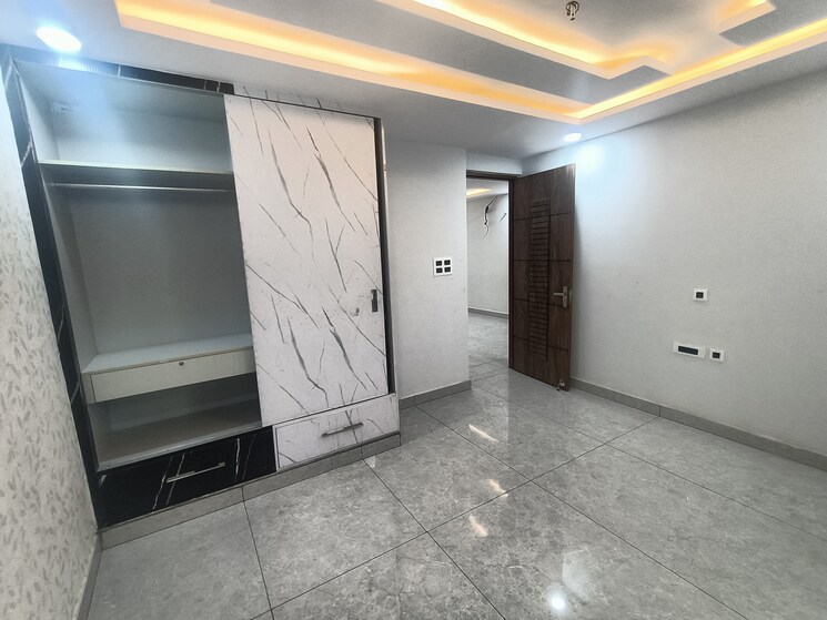 Room, rps-palms 3 Bedroom 11025 Sq.Yd. Builder Floor In Sector 88 Faridabad 9184347