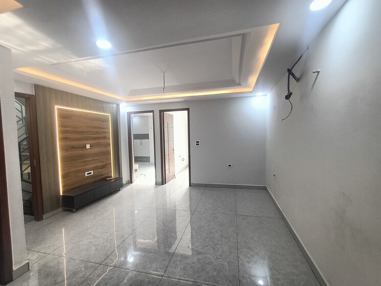 Room, rps-palms 3 Bedroom 11025 Sq.Yd. Builder Floor In Sector 88 Faridabad 9184347