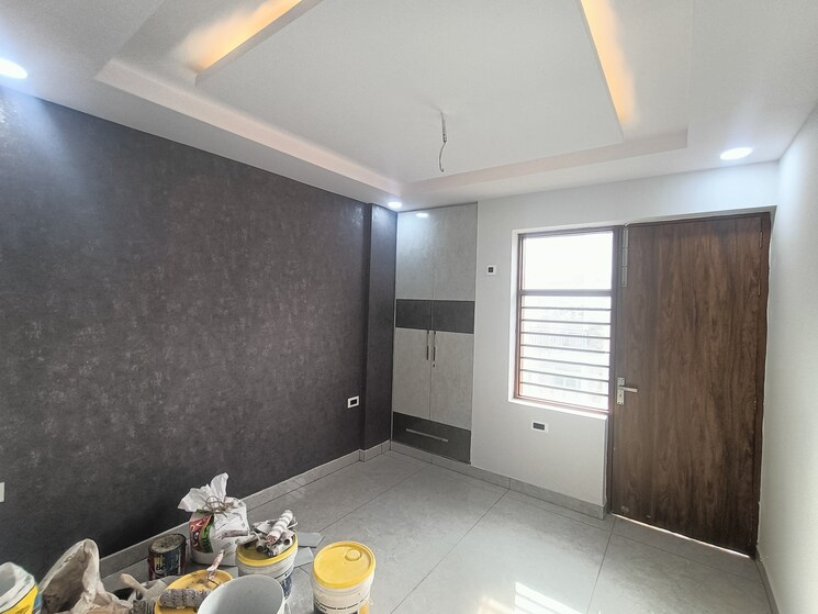 Room, rps-palms 3 Bedroom 11025 Sq.Yd. Builder Floor In Sector 88 Faridabad 9184347