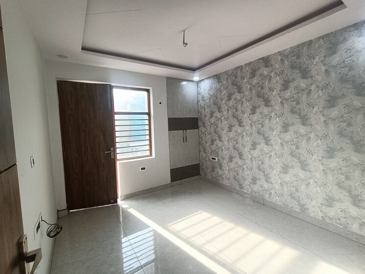Room, rps-palms 3 Bedroom 11025 Sq.Yd. Builder Floor In Sector 88 Faridabad 9184347
