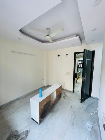 Room in 3 BHK Apartment at Jahaz Apartments, Paschim Vihar – for Rent
