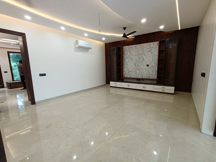Room, sector 15 3 Bedroom 3000 Sq.Ft. Builder Floor In Sector 15 Panchkula 9184428