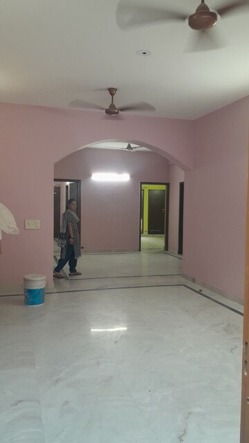 Bathroom in 3 BHK Builder Floor at SS Mayfield Gardens, Sector 51 – for Rent