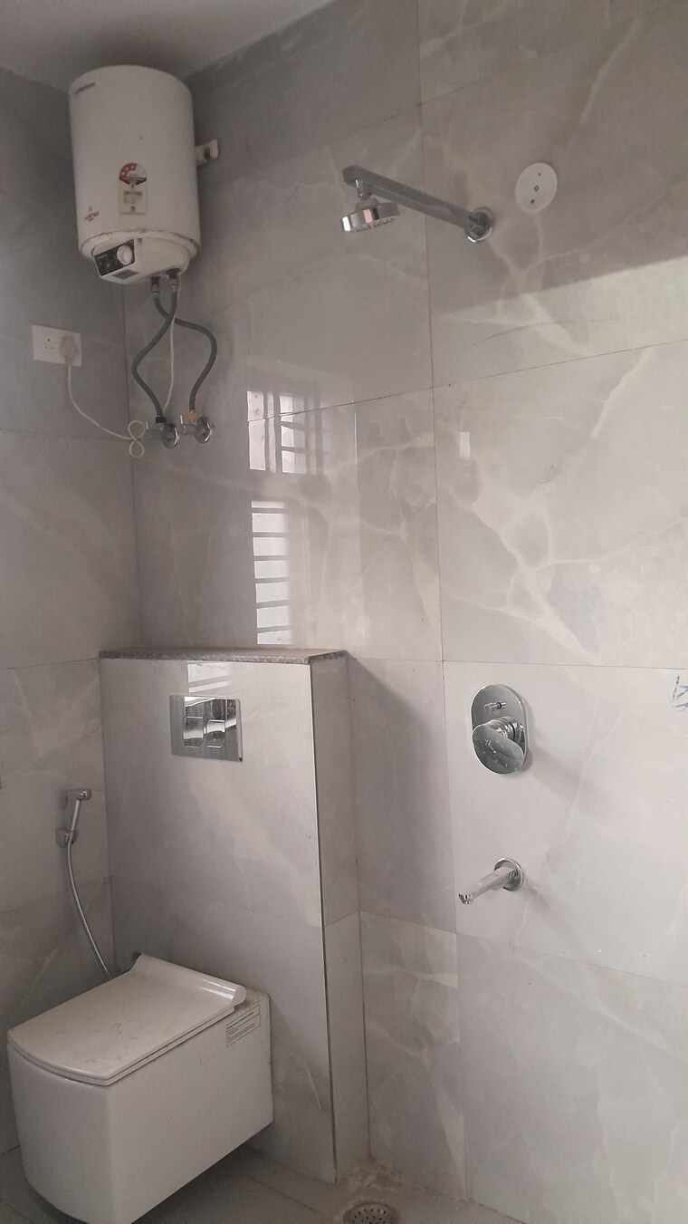 Bathroom, ss-mayfield-gardens 3 Bedroom 1600 Sq.Ft. Builder Floor In Sector 51 Gurgaon 9184440