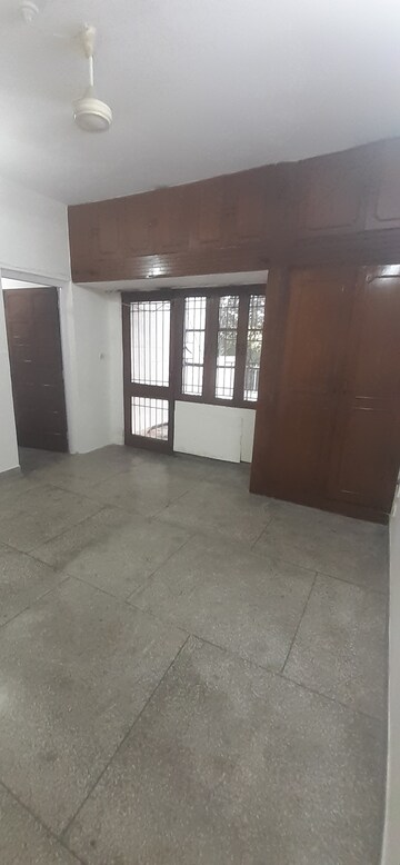 Room in 3 BHK Apartment at Vasant Kunj – for Rent