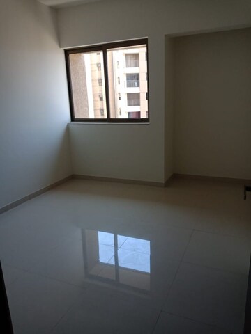 Room in 3 BHK Apartment at Lodha Splendora, Ghodbunder Road – for Rent