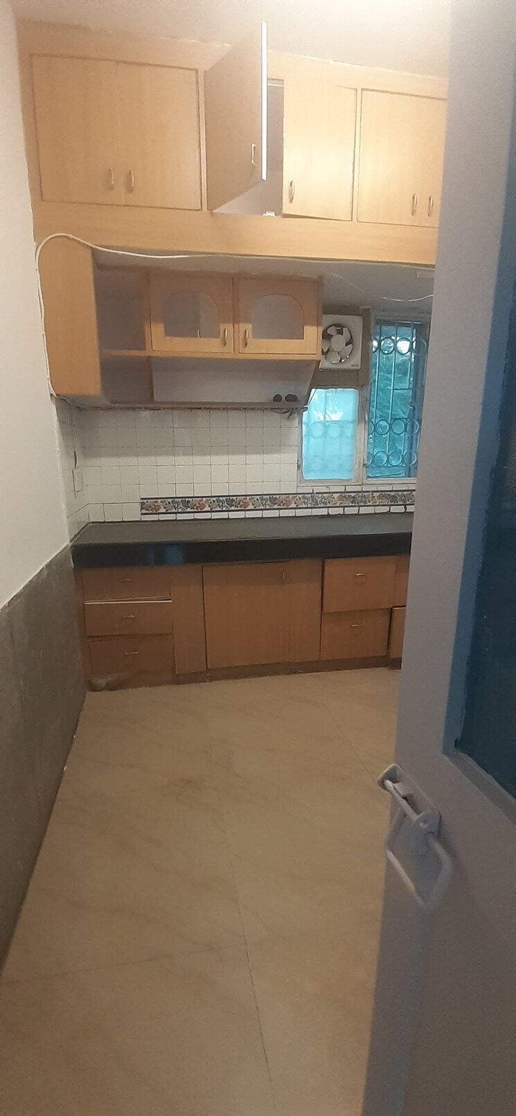 Kitchen, vasant kunj 3 Bedroom 1500 Sq.Ft. Apartment In Vasant Kunj Delhi 9184514