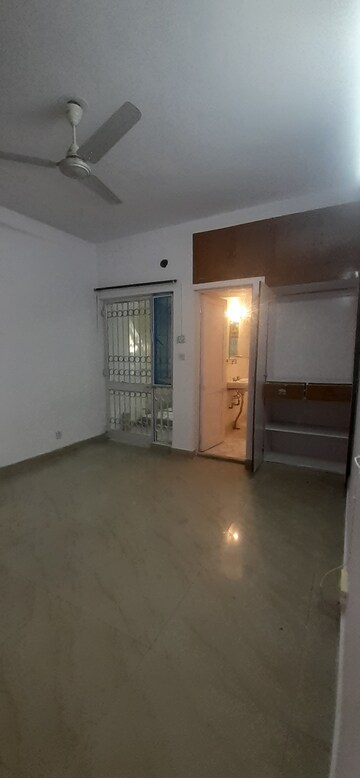 Furnished Amenities in 3 BHK Apartment at Vasant Kunj – for Rent