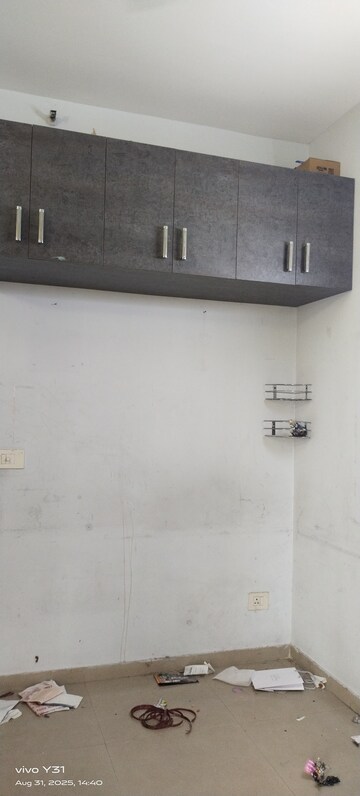 Room in 2 BHK Apartment at Mahagun Mywoods, Sector 16c Greater Noida – for Rent