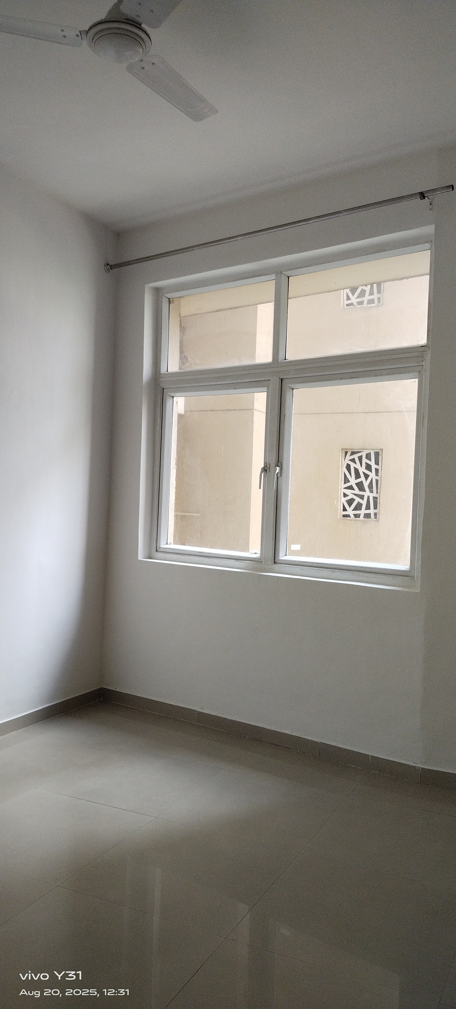 2 BHK Apartment For Rent in Mahagun Mywoods