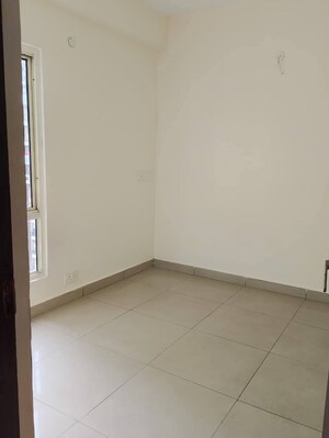 Room in 2 BHK Apartment at Amrapali Dream Valley, Tech Zone 4 Greater Noida – for Sale