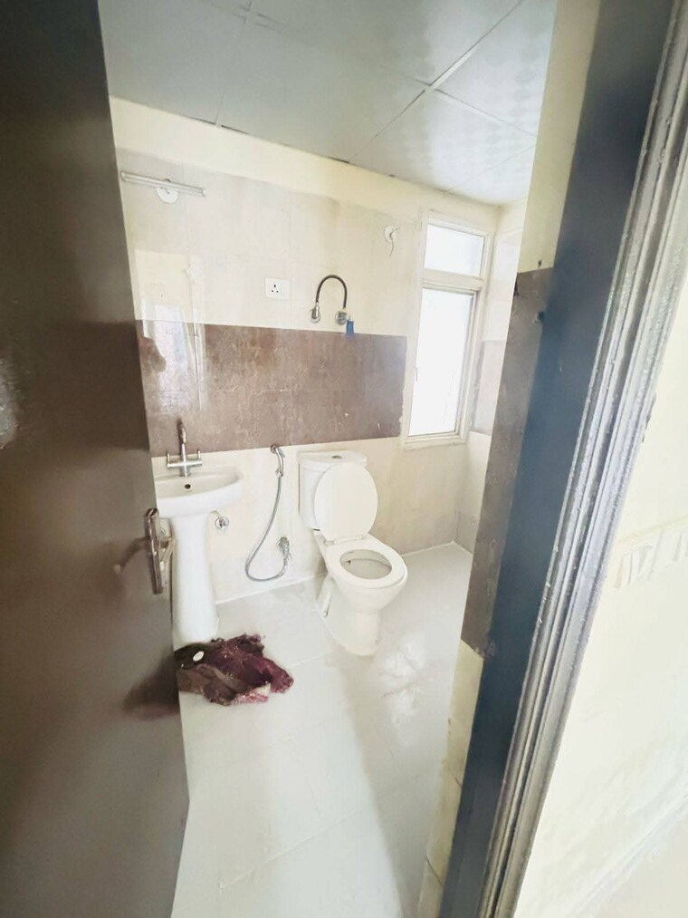 Bathroom, amrapali-dream-valley 2 Bedroom 805 Sq.Ft. Apartment In Tech Zone 4 Greater Noida Greater Noida 9184588