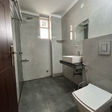 Bathroom in 3 BHK Builder Floor at Ansal Plaza Gurgaon, Carterpuri Village – for Rent