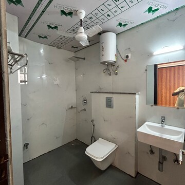 Team Area in 3 BHK Builder Floor at Ansal Plaza Gurgaon, Carterpuri Village – for Rent