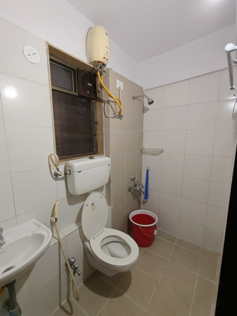 Bathroom, runwal-garden-city 1 Bedroom 420 Sq.Ft. Apartment In Balkum Pada Thane 9184620
