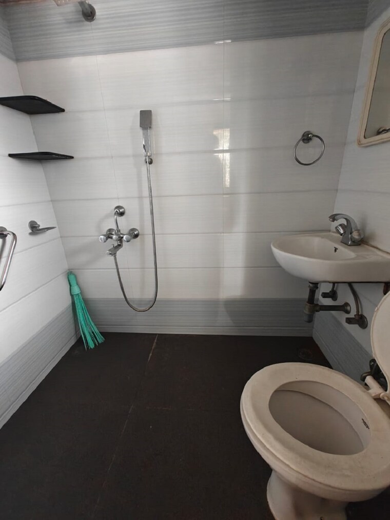 Bathroom, bandra west 2 Bedroom 750 Sq.Ft. Apartment In Bandra West Mumbai 9184707