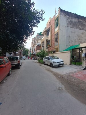 Parking in 3 BHK Builder Floor at Vasundhara Sector 1 – for Sale