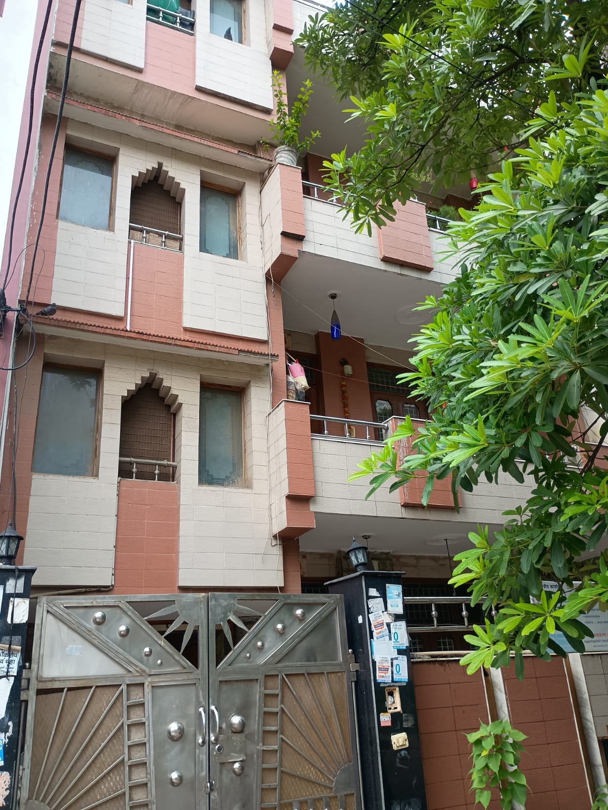 6 BHK + Extra Room Independent House For Sale in Vasundhara Sector 1