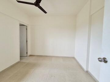 Room in 2 BHK Apartment at Runwal Primrose, Dombivli East – for Rent