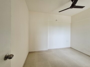Room in 2 BHK Apartment at Runwal Primrose, Dombivli East – for Rent