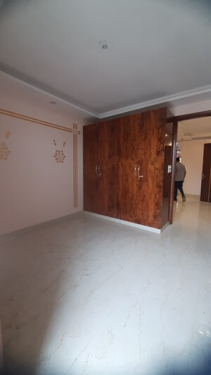 Furnished Amenities in 2 BHK Builder Floor at Hari Nagar – for Sale