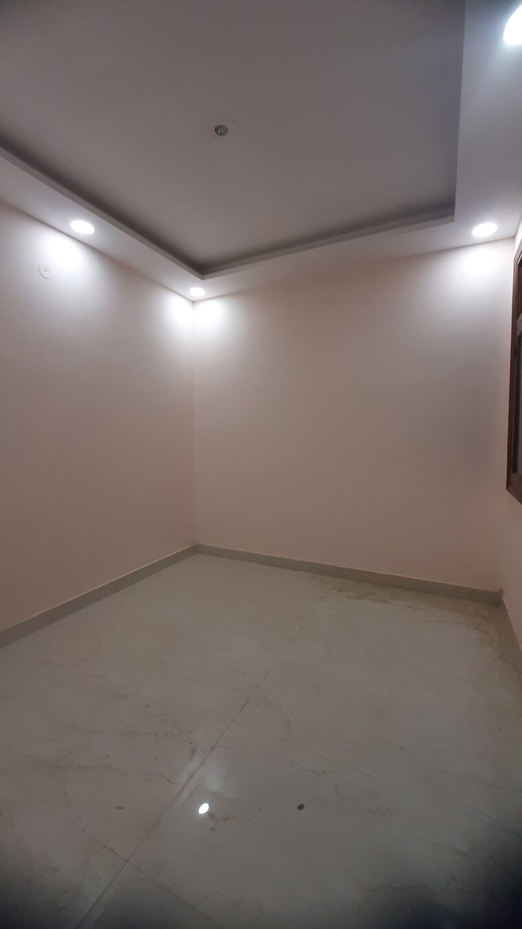 undefined, hari nagar 2 Bedroom 100 Sq.Yd. Builder Floor In Hari Nagar Delhi 9184784