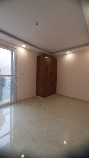 Furnished Amenities in 2 BHK Builder Floor at Hari Nagar – for Sale