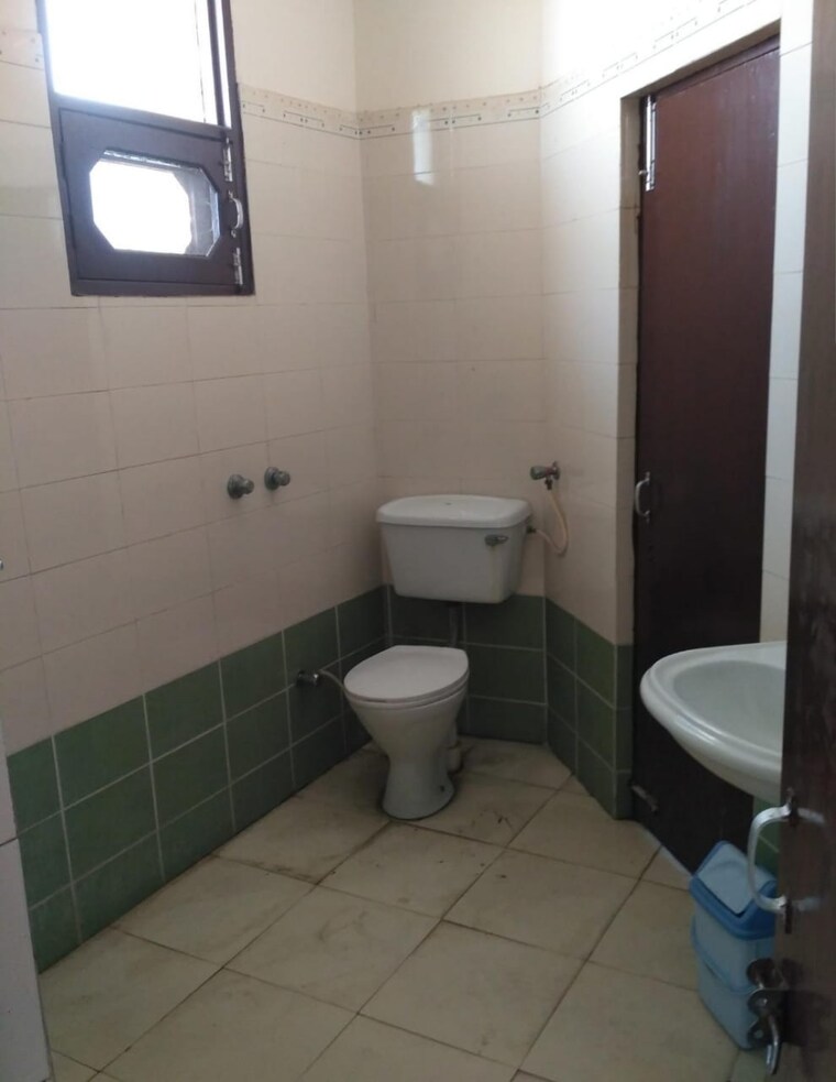 Bathroom, vip road 3 Bedroom 1615 Sq.Ft. Apartment In Vip Road Zirakpur 9184789
