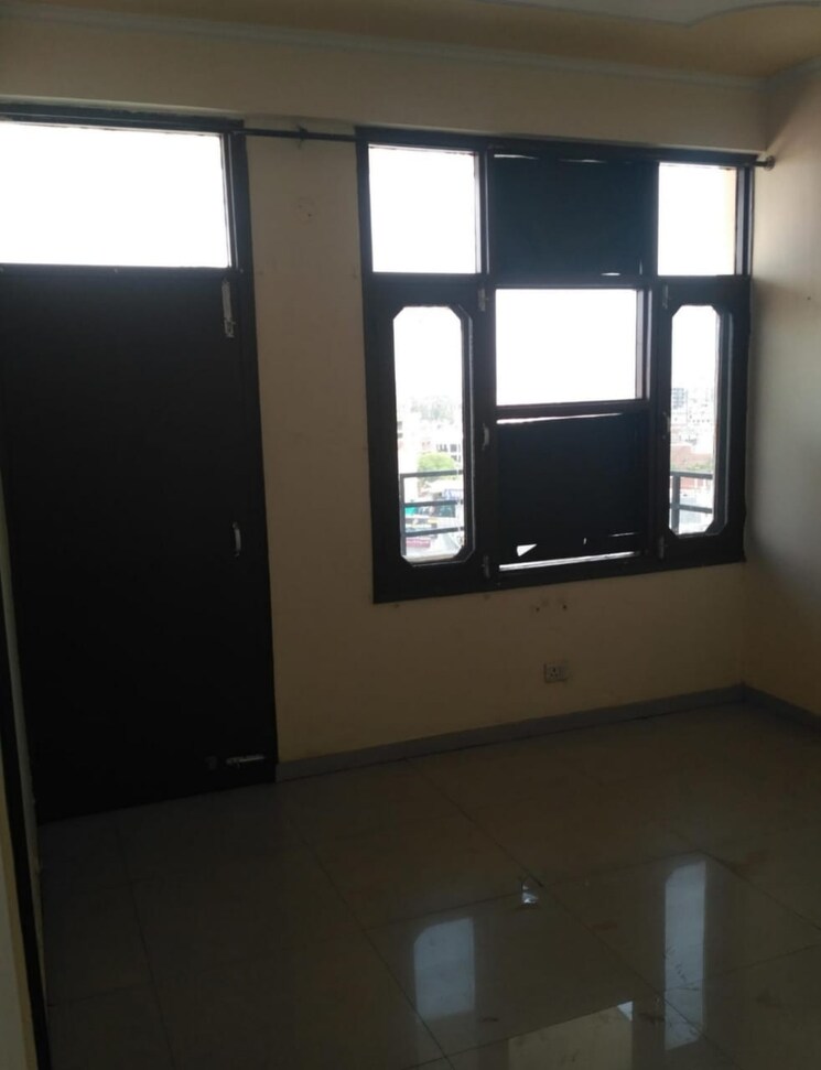 Room, vip road 3 Bedroom 1615 Sq.Ft. Apartment In Vip Road Zirakpur 9184789