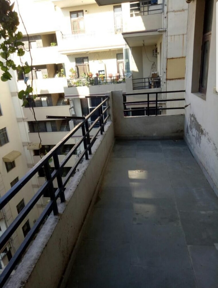 Balcony, vip road 3 Bedroom 1615 Sq.Ft. Apartment In Vip Road Zirakpur 9184789