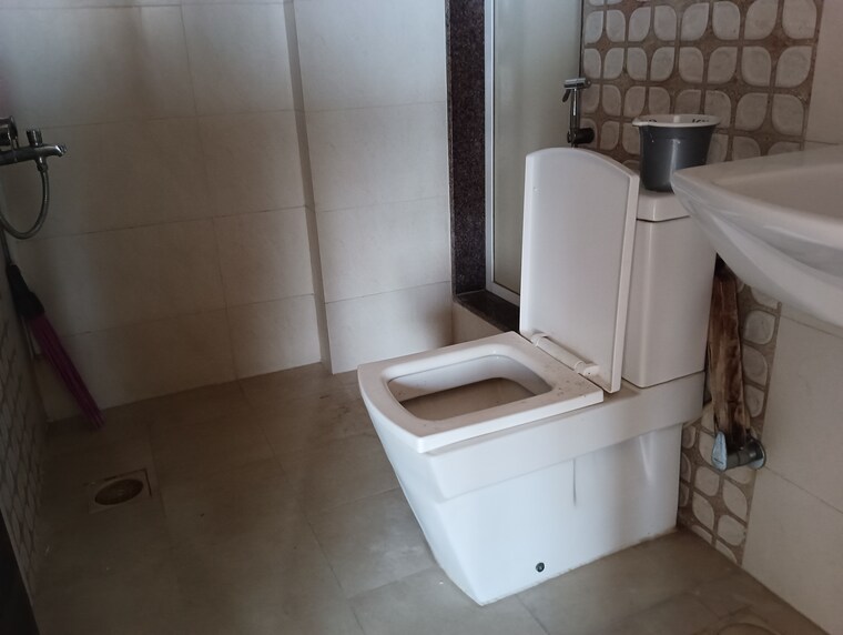 Bathroom, ajmera-new-era 2 Bedroom 999 Sq.Ft. Apartment In Kalyan West Thane 9184871