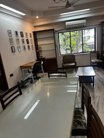 Team Area in 2 BHK Apartment at Matunga West – for Rent