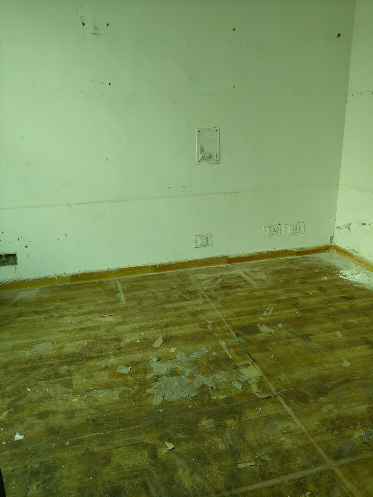 Room, sector 83 Commercial Warehouse 6000 Sq.Yd. In Sector 83 Noida 9184877