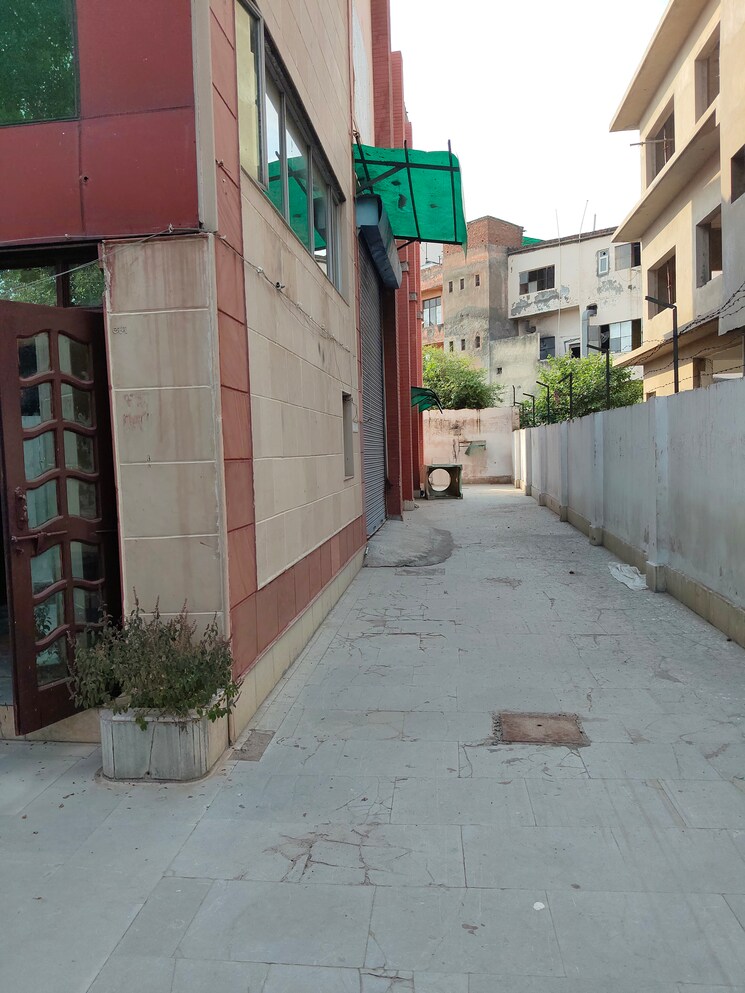 Balcony, sector 83 Commercial Warehouse 6000 Sq.Yd. In Sector 83 Noida 9184877