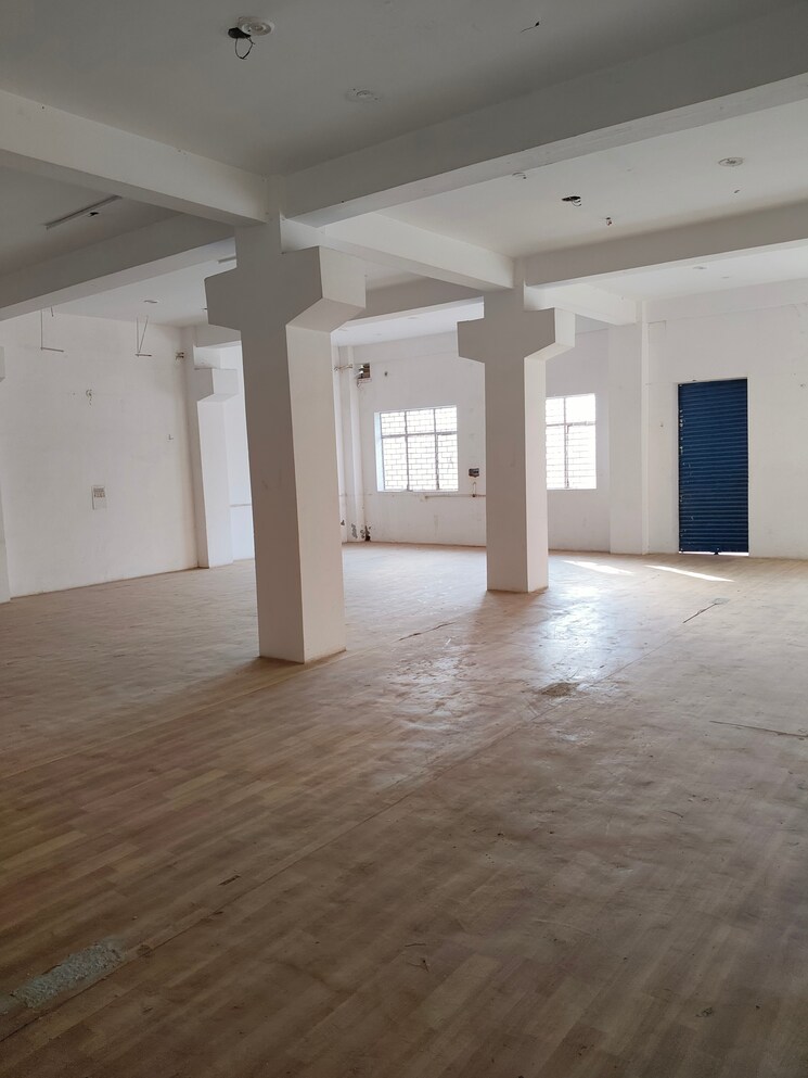 Room, sector 83 Commercial Warehouse 6000 Sq.Yd. In Sector 83 Noida 9184877