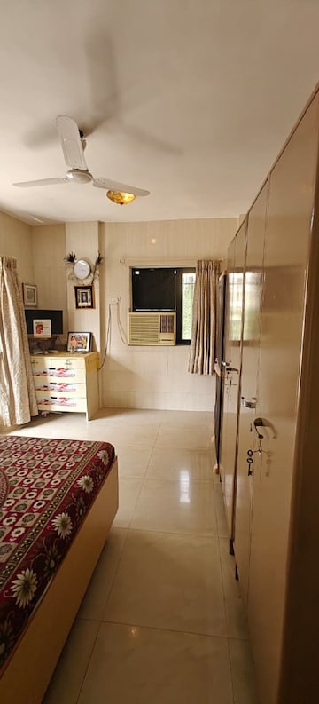 Living Room in 3 BHK Apartment at Santacruz West – for Rent