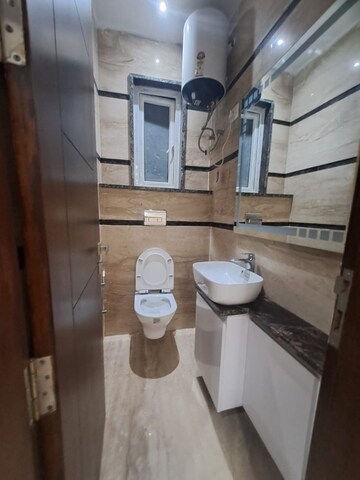 Bathroom in 4 BHK Apartment at Greenwood City, Sector 40 – for Rent