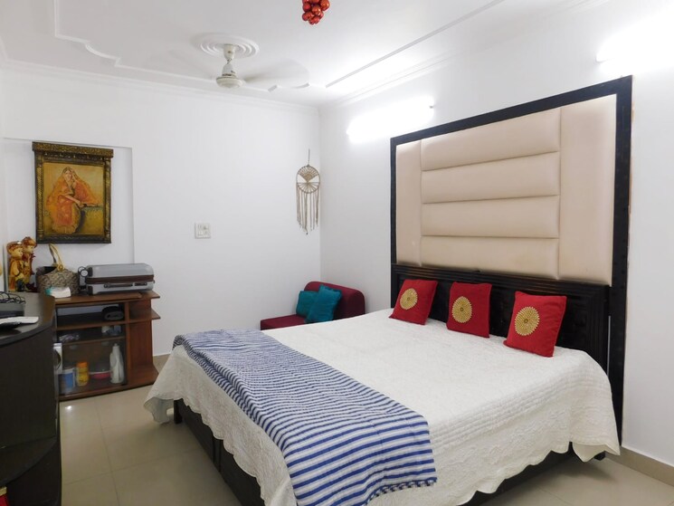 Bedroom, sarita vihar 3 Bedroom 1750 Sq.Ft. Apartment In Sarita Vihar Delhi 9184883