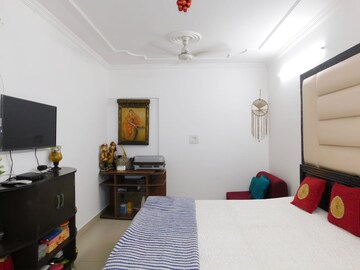 Room in 3 BHK Apartment at Sarita Vihar – for Rent