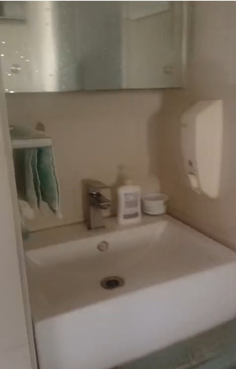 Bathroom, gurukripa-chs-dadar-west 1.5 Bedroom 600 Sq.Ft. Apartment In Dadar West Mumbai 9184887