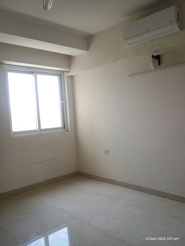 Room in 4 BHK Apartment at ATS Triumph, Sector 104 – for Rent