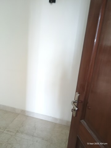 Room in 4 BHK Apartment at ATS Triumph, Sector 104 – for Rent