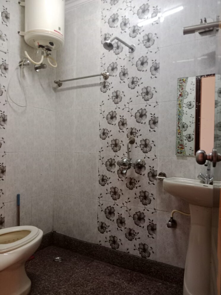 Bathroom, neb sarai 1 Bedroom 500 Sq.Ft. Builder Floor In Neb Sarai Delhi 9184934
