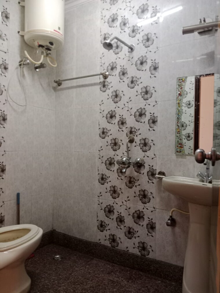 Bathroom, neb sarai 1 Bedroom 500 Sq.Ft. Builder Floor In Neb Sarai Delhi 9184934