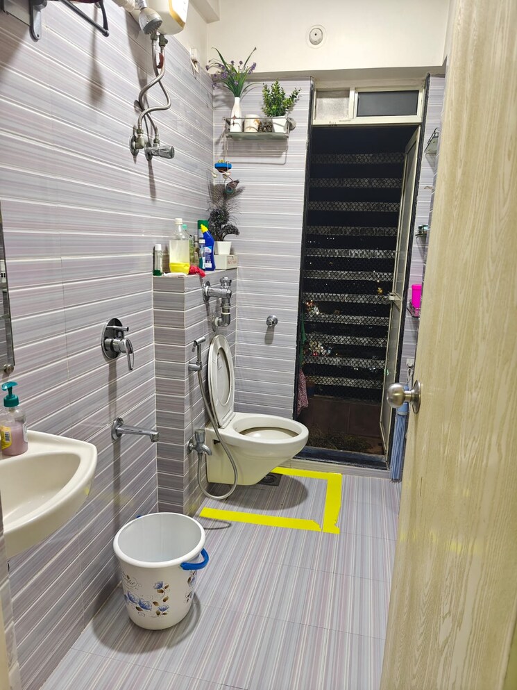 Bathroom, suncity-souvenir 2 Bedroom 700 Sq.Ft. Apartment In Bhandup West Mumbai 9184975